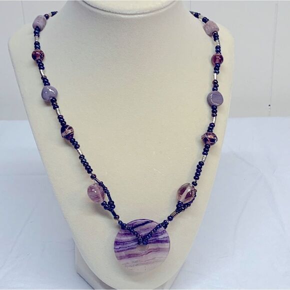 VTG Purple Fluorite Necklace Circle Donut w/ Glass Beads Heart 24” Gorgeous - Picture 2 of 7